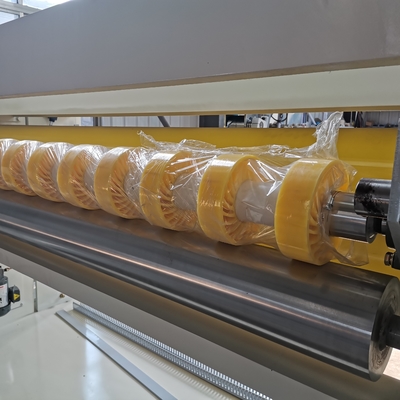 خط إنتاج الكرتون المموج السريع 2200mm NC Cutter