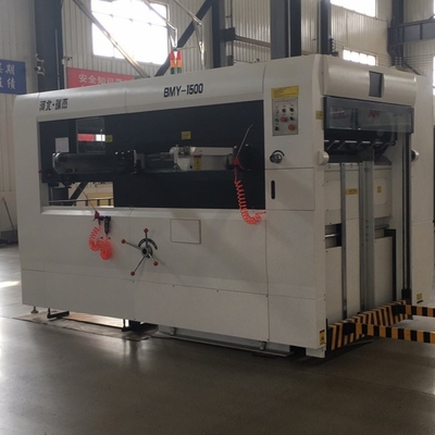 BMY-1500 نصف أوتوماتيكي المموجة الكرتون المقطوعة وقطع الروبوتات