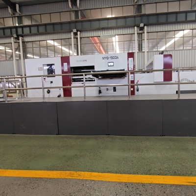 980ملم ناعمة الورق المقوى القطع المقطوعة PLC التحكم