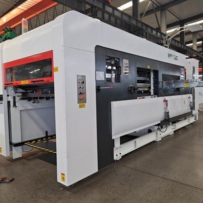 1300/1500mm دقة PLC التحكم المموجة الكرتون يموت قطع آلة