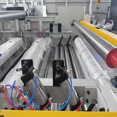 خط إنتاج ألواح الكرتون المضلع ذات الوجهين مع لوحة ضغط من النوع العائم وضغط هواء 0.5 - 0.6 ميجا باسكال