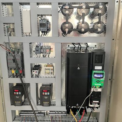 خط تصنيع اللوحات المموجة ذو القدرة العالية مصمم للعمل المستمر لضمان الإنتاج واللوحات المتسقة