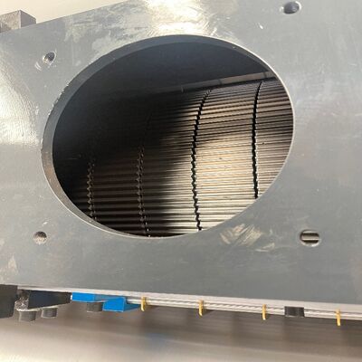 آلة تسطيح بخار أحادية الوجه لإنتاج الكرتون المضلع موديل 1400 بكرات تمويج من سبائك معدنية