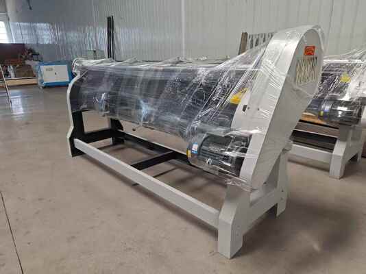 عالية السرعة 40 قطعة / دقيقة المموجة الدوارية Slotter آلة مع 2500mm عرض ورقة الحد الأقصى ودقة الزاوية قطع الحجم 0-60x350
