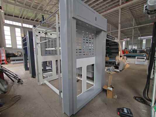 HL1600 آلة التصفيف الآلي بالفلوت مع 1600X1250mm Max. حجم التصفيف ، 5500 ورقة / ساعة السرعة ، و PLC برنامج التحكم