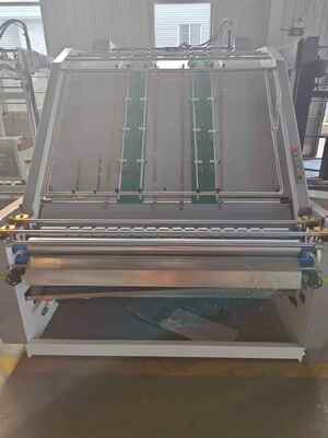 HL1600 آلة التصفيف الآلي بالفلوت مع 1600X1250mm Max. حجم التصفيف ، 5500 ورقة / ساعة السرعة ، و PLC برنامج التحكم
